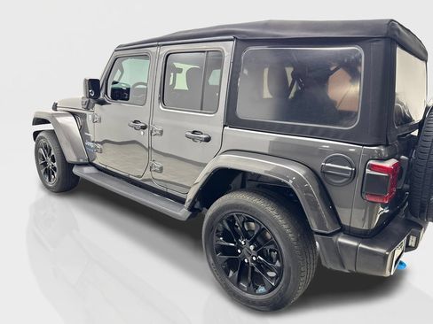 Used 2022 Jeep Wrangler Unlimited Sahara w/ Cold Weather Group AWD/4WD image 11