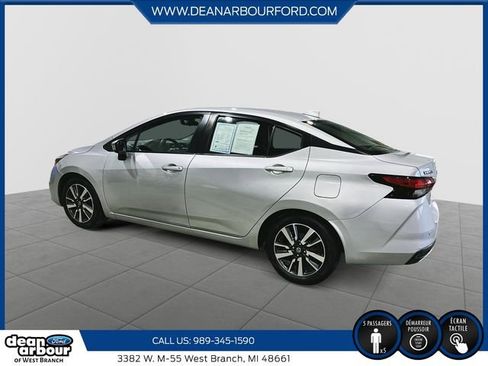 Used 2021 Nissan Versa SV FWD image 3