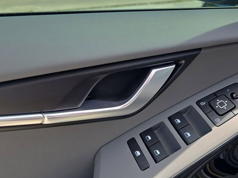 New 2026 Kia Niro EX FWD image 19