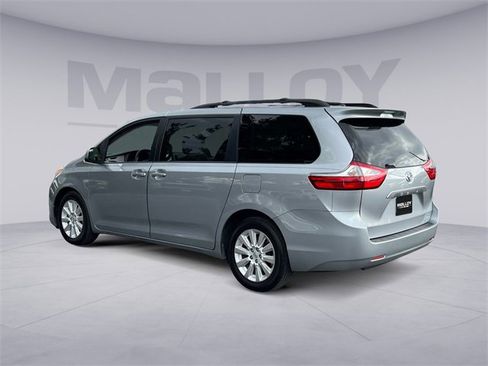 Used 2015 Toyota Sienna LE image 3