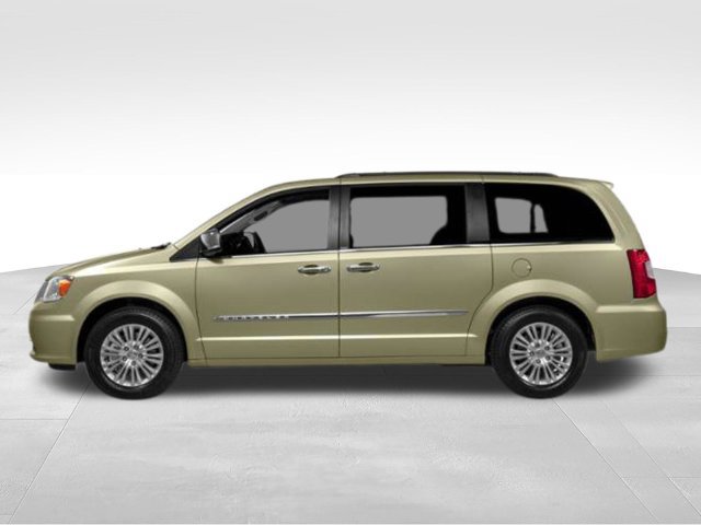 Used 2015 Chrysler Town & Country Touring-L w/ Driver Convenience Group FWD image 3