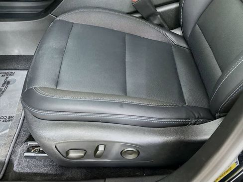 Used 2025 Chevrolet Equinox EV LT w/ Convenience Package image 30