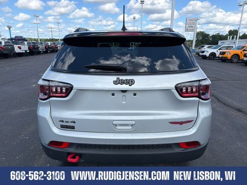 Used 2025 Jeep Compass Trailhawk AWD/4WD image 4