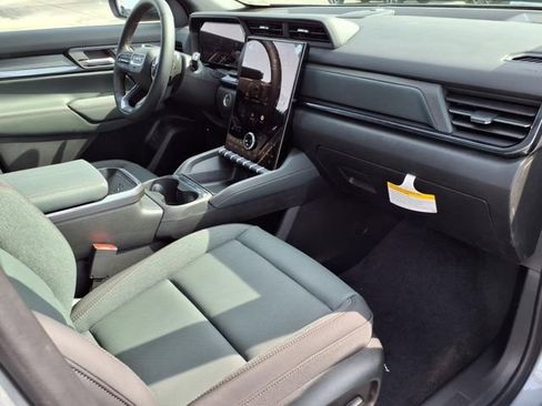 New 2026 GMC Terrain AT4 w/ Convenience Package III image 25