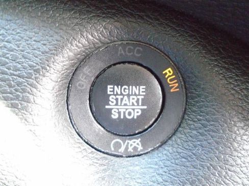 Used 2021 Jeep Cherokee Latitude Plus AWD/4WD image 9