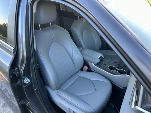 Used 2023 Toyota Highlander XLE image 16
