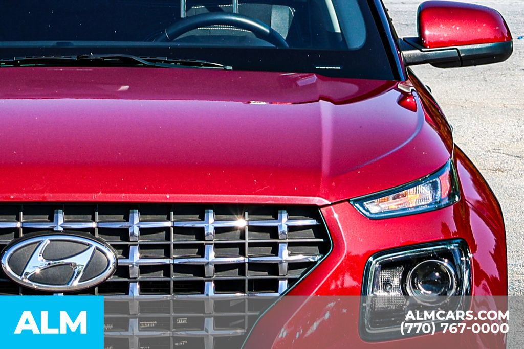 Used 2025 Hyundai Venue SEL FWD image 14