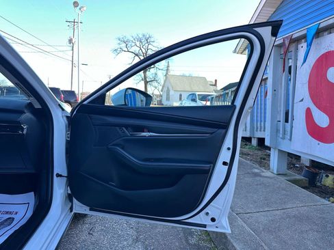 Used 2022 MAZDA MAZDA3 s FWD image 18