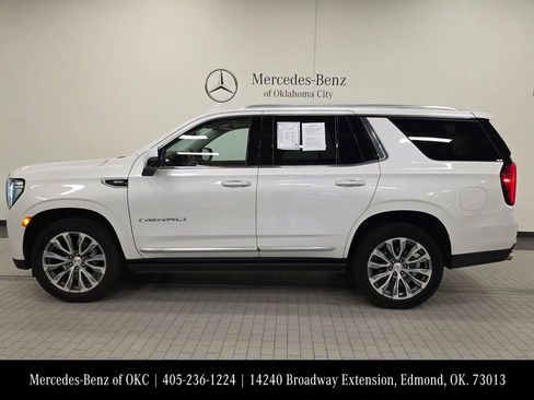 Used 2021 GMC Yukon Denali w/ Denali Premium Package image 4