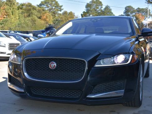 Used 2017 Jaguar XF Premium image 8