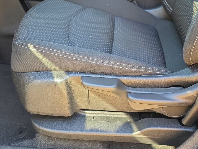 Used 2022 GMC Terrain SLE FWD image 29