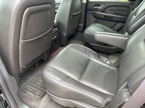 Used 2014 Cadillac Escalade Premium image 21