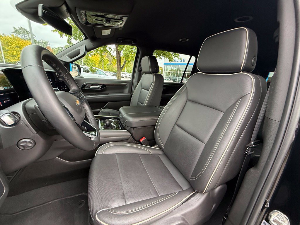 Used 2026 Chevrolet Suburban Premier AWD/4WD image 27
