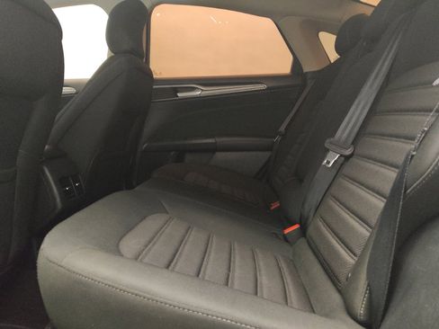 Used 2019 Ford Fusion SE FWD image 18