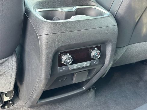 Used 2025 Chevrolet Traverse RS AWD/4WD image 37