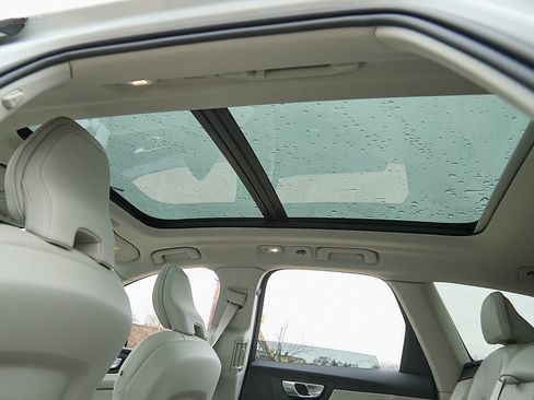 New 2026 Volvo XC60 B5 Ultra w/ Protection Package Premier image 21