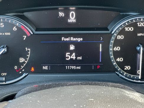 Used 2022 Cadillac XT4 Luxury w/ Cold Weather Package FWD image 34