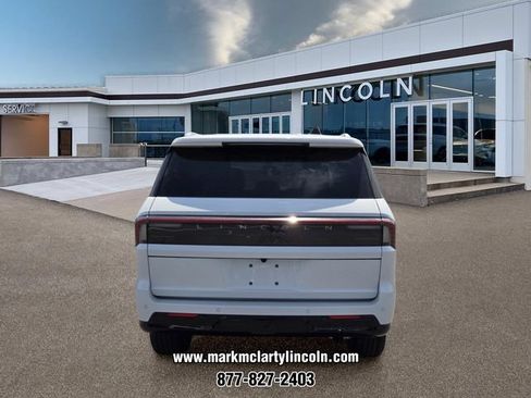 New 2027 Lincoln Navigator Premiere RWD image 4