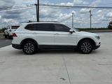 Used 2021 Volkswagen Tiguan SE w/ Panoramic Sunroof Package image 4