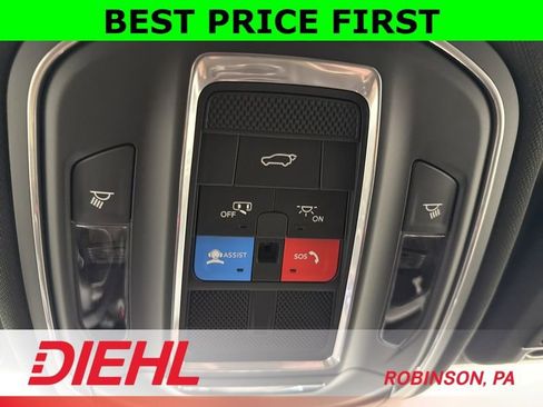 New 2025 Jeep Grand Cherokee Limited w/ Black Appearance Package AWD/4WD image 35