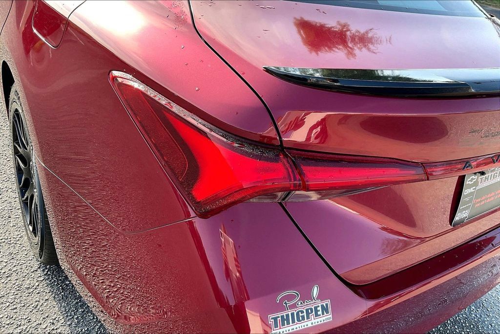 Used 2019 Toyota Avalon XSE FWD image 30