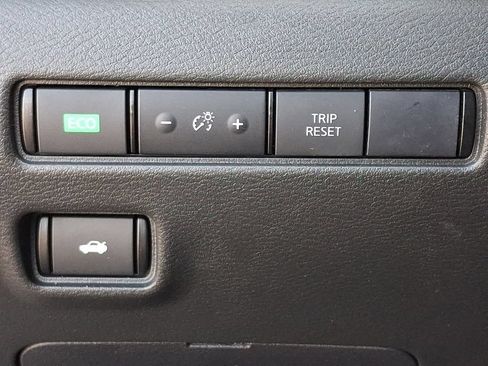Certified 2024 Nissan Sentra SR FWD image 25