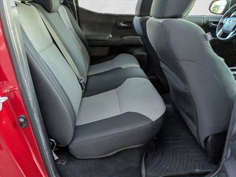 Used 2022 Toyota Tacoma TRD Sport image 18