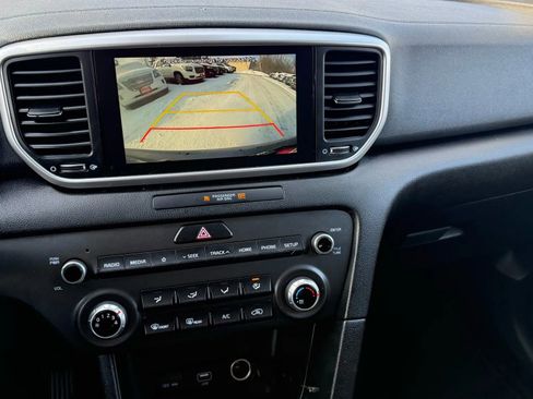 Used 2022 Kia Sportage LX image 18