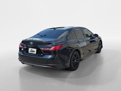 Used 2025 Toyota Camry SE FWD image 4