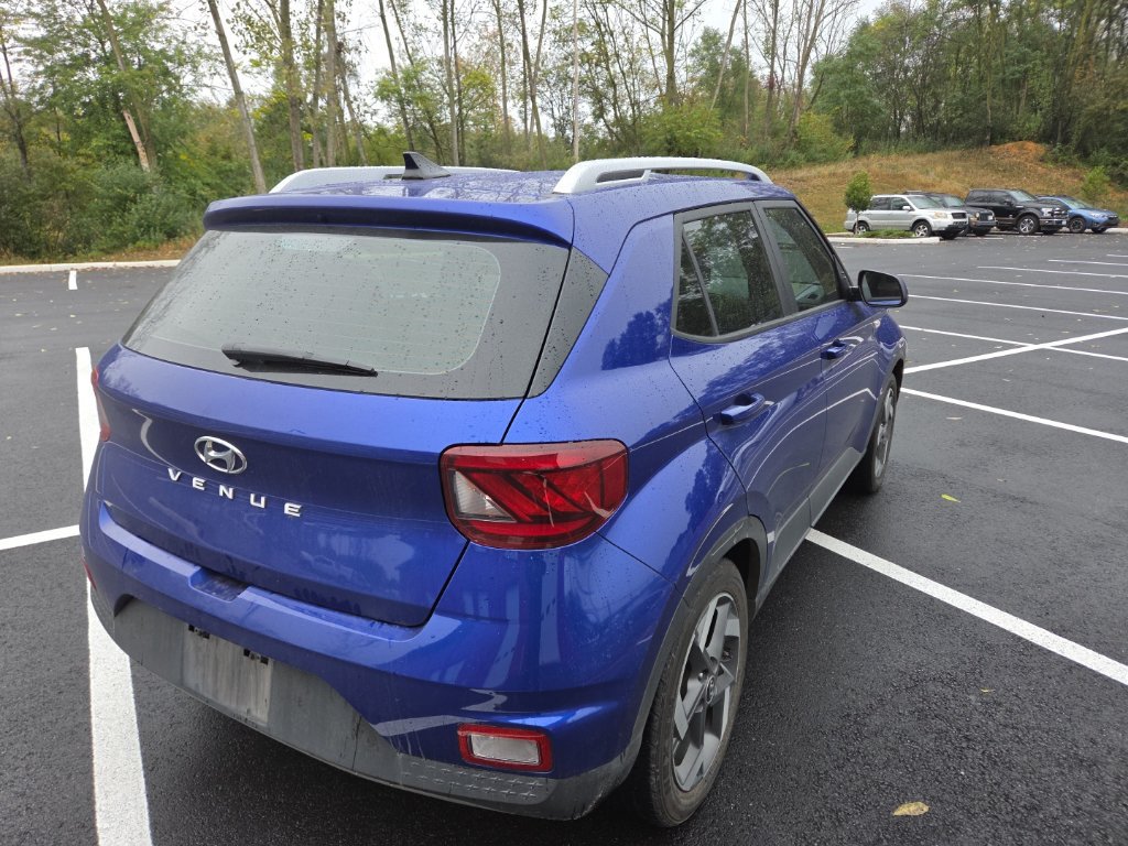 Certified 2022 Hyundai Venue Limited w/ Cargo Package FWD image 9