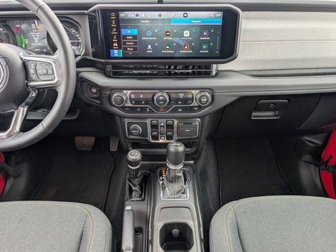 Used 2025 Jeep Wrangler Unlimited Sahara AWD/4WD image 7