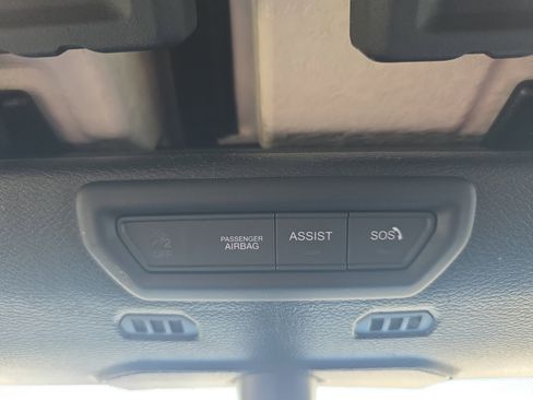 Used 2020 Jeep Wrangler Unlimited Sahara image 36