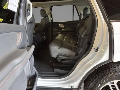 Certified 2025 Ford Expedition Active AWD/4WD image 11