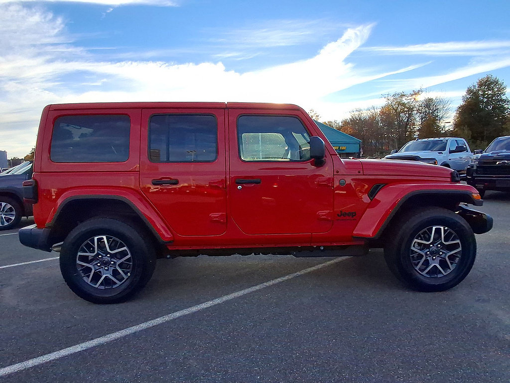 Used 2026 Jeep Wrangler Unlimited Sahara AWD/4WD image 32