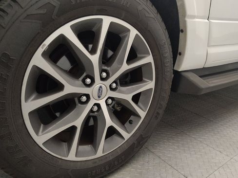 Used 2016 Ford Expedition EL XLT w/ Equipment Group 202A RWD image 31