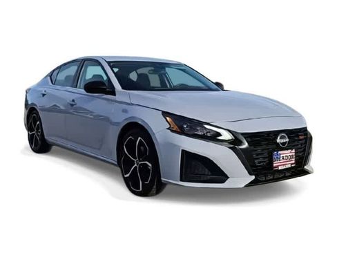 Used 2024 Nissan Altima 2.5 SR image 2