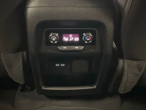 Used 2024 Chevrolet Traverse Z71 AWD/4WD image 18