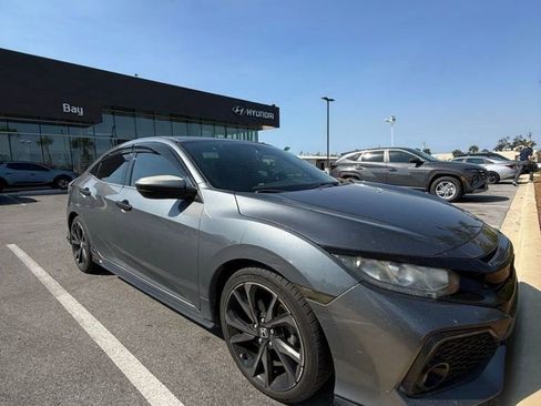 Used 2018 Honda Civic Sport image 6