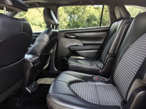 Used 2022 Toyota Highlander XSE image 30