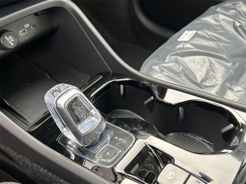 New 2026 Volvo XC40 B5 Plus w/ Protection Package Premier image 19