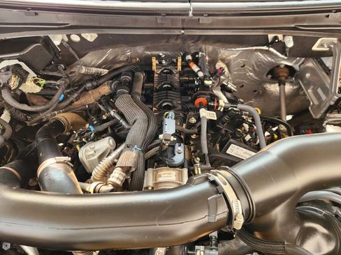 Used 2024 Ford Expedition XLT RWD image 30