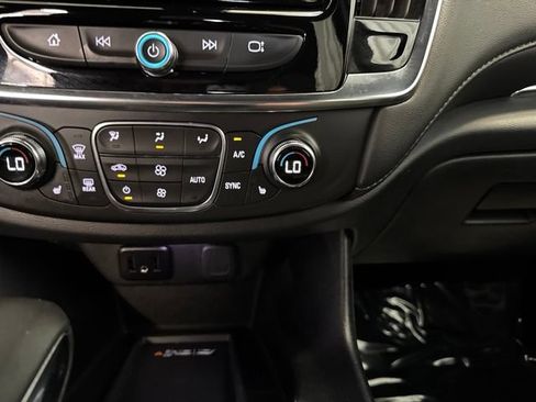 Used 2023 Chevrolet Traverse LT AWD/4WD image 5