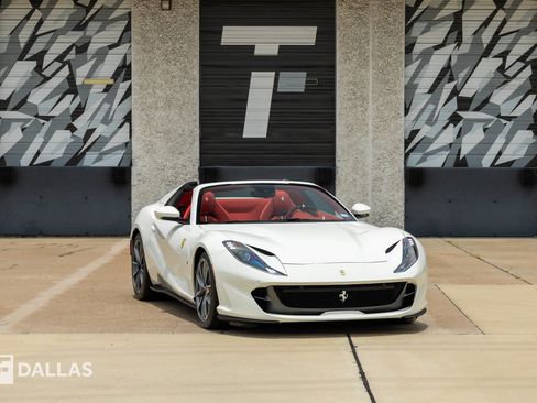 Used 2022 Ferrari 812 GTS RWD image 1