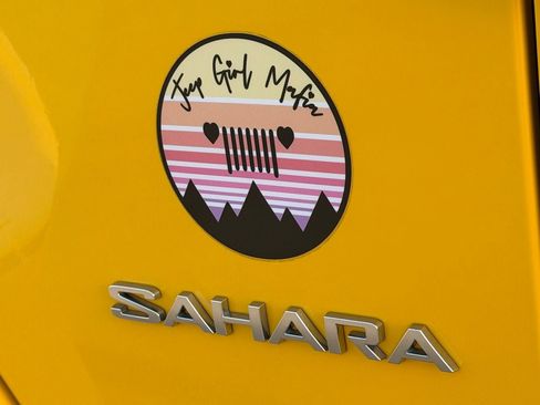 Used 2019 Jeep Wrangler Unlimited Sahara AWD/4WD image 12