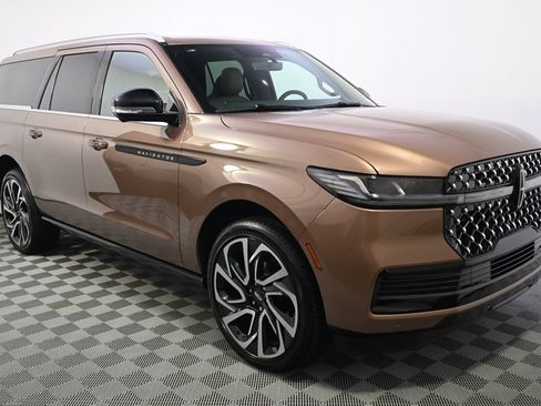 New 2026 Lincoln Navigator L Black Label AWD/4WD image 8