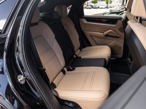 Certified 2024 Porsche Cayenne Coupe AWD/4WD image 37