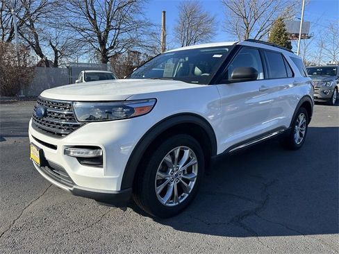 Certified 2022 Ford Explorer XLT w/ Equipment Group 202A image 9