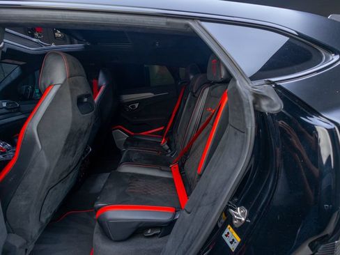 Used 2024 Lamborghini Urus Performante AWD/4WD image 75