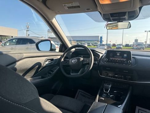 Used 2026 Nissan Rogue SV FWD image 12