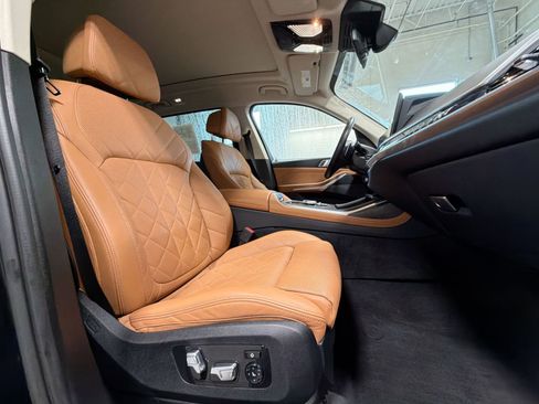Used 2023 BMW X7 xDrive40i w/ Premium Package image 28